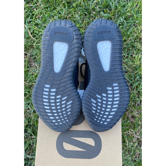 Adidas Yeezy Boost 350 V2 - Picture 9 of 10